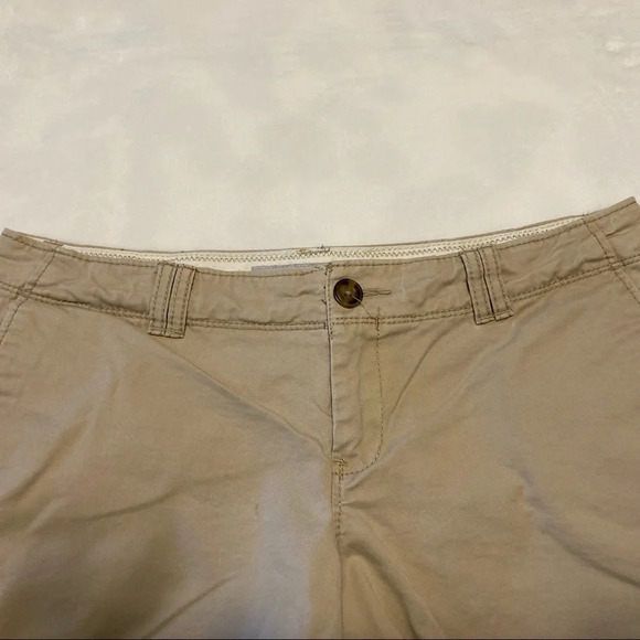 Old Navy Low Rise Khaki Shorts 6 - Picture 5 of 14